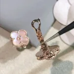 [Eternal Jewelry]CLOVER MEDIUM 1 MOTIFS  PINK MOP DIAMOND EARRINGS - Image 5