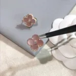 [Eternal Jewelry]CLOVER MEDIUM 1 MOTIFS  PINK MOP DIAMOND EARRINGS - Image 8