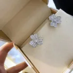 [Eternal Jewelry]CLOVER COMOS DIAMOND EARRINGS SILVER - Image 7