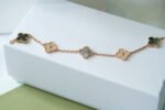 [Eternal Jewelry]CLOVER 5 MOTIFS DARK MOP AND DIAMONDS PINK GOLD BRACELET - Image 4