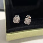 [Eternal Jewelry]CLOVER MINI DIAMOND STUD EARRINGS - Image 4